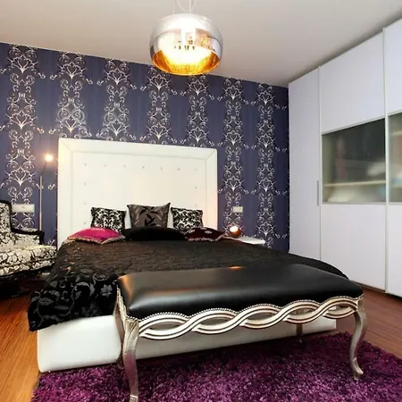 Center Location Luxury * براغ