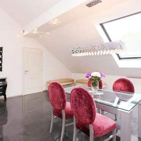 Center Location Luxury Prag